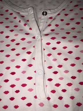 Roller Rabbit Pink lips Print Top Henley Size S